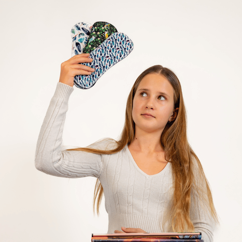 Non-Slip Reusable Period Pads for Teen Girls (S+M, 6-Pack) - Feathers