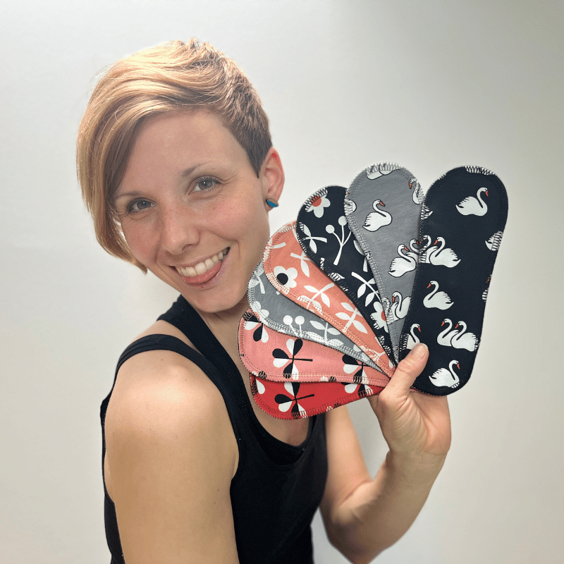Organic Cotton Reusable Panty Liners with Wings 7-Pack (heavy discharge) - Black Swan (black wings)