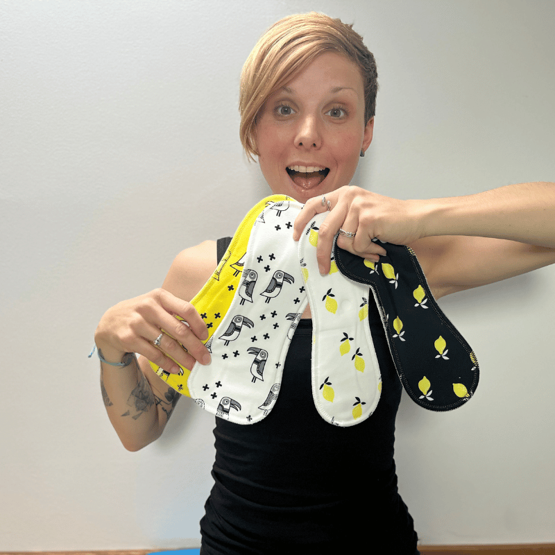 Organic Cotton Reusable Menstrual Pads with Wings Multipack (Sizes S, M, L, XL) - Lemons (white wings)